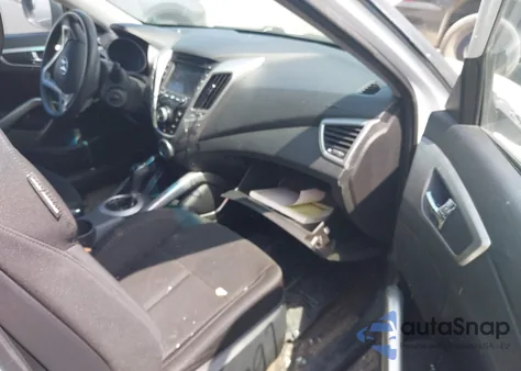 2015 Hyundai Veloster z USA, uszkodzony, nr VIN KMHTC6AD8FU228494